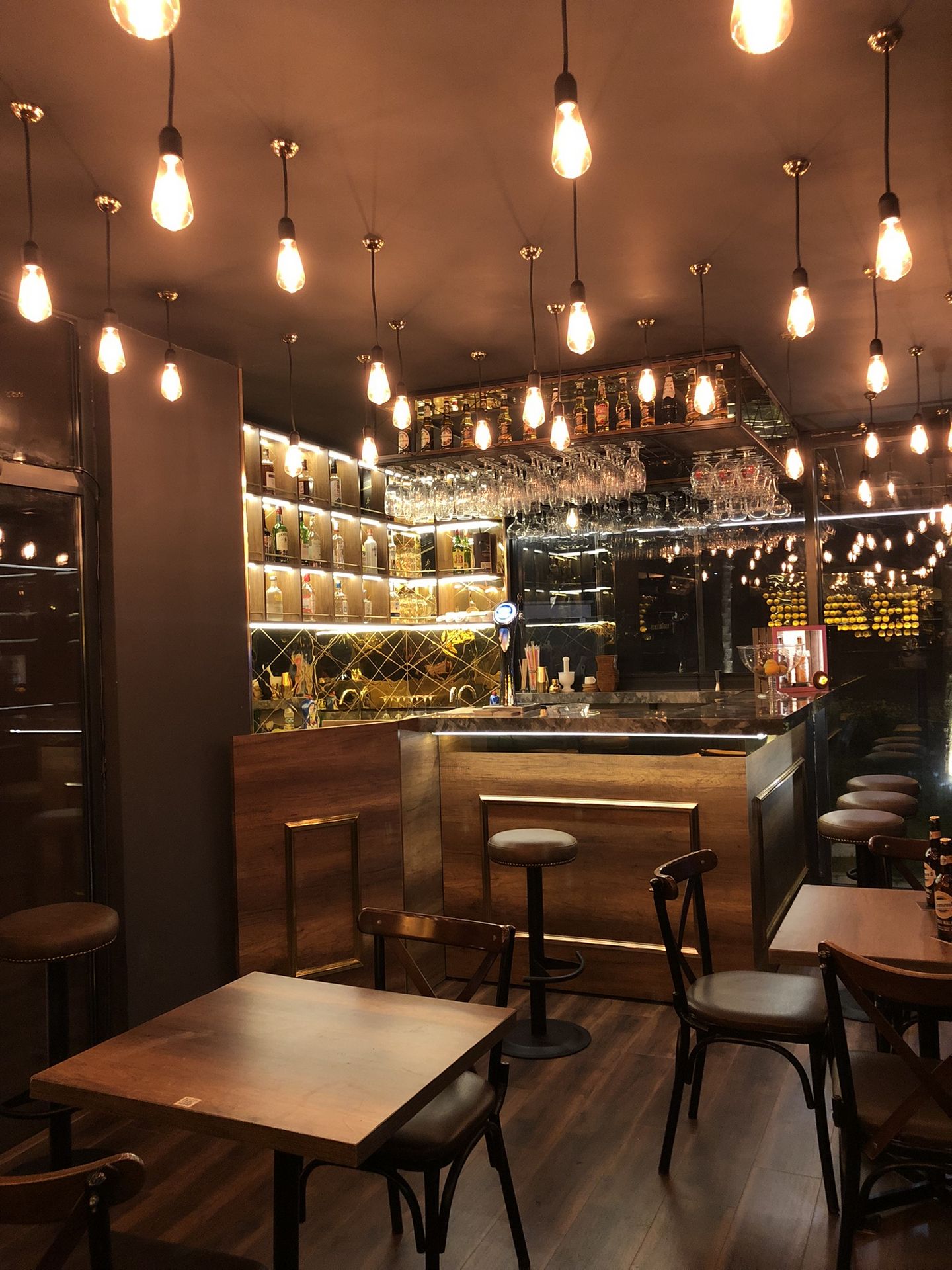 Gold Drink Pub Mekan Tasarımı